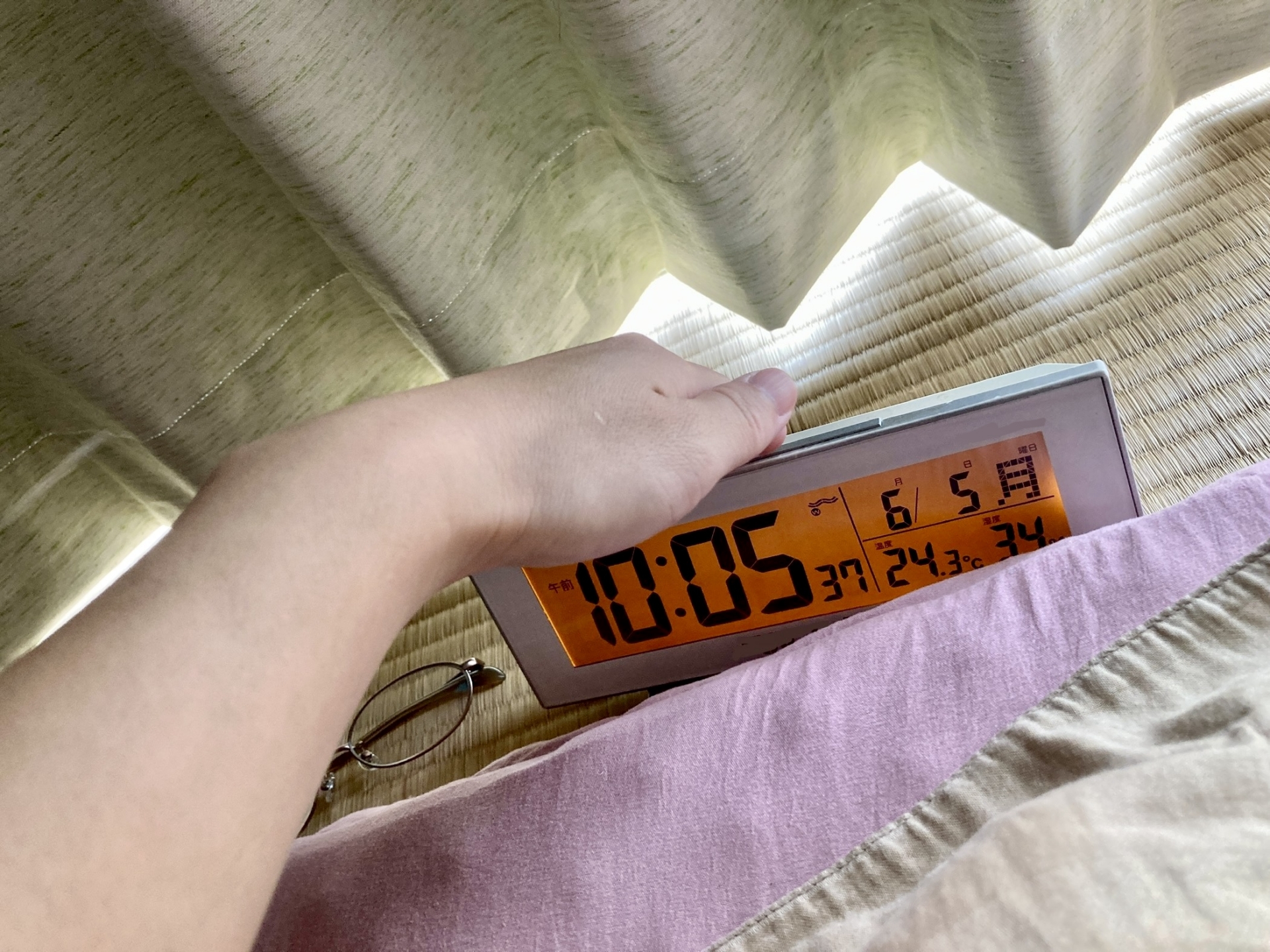 目は覚めるけど起きれないのはなぜ?朝起きれないのは大人の甘え?対処法を解説! | 働き方サイト